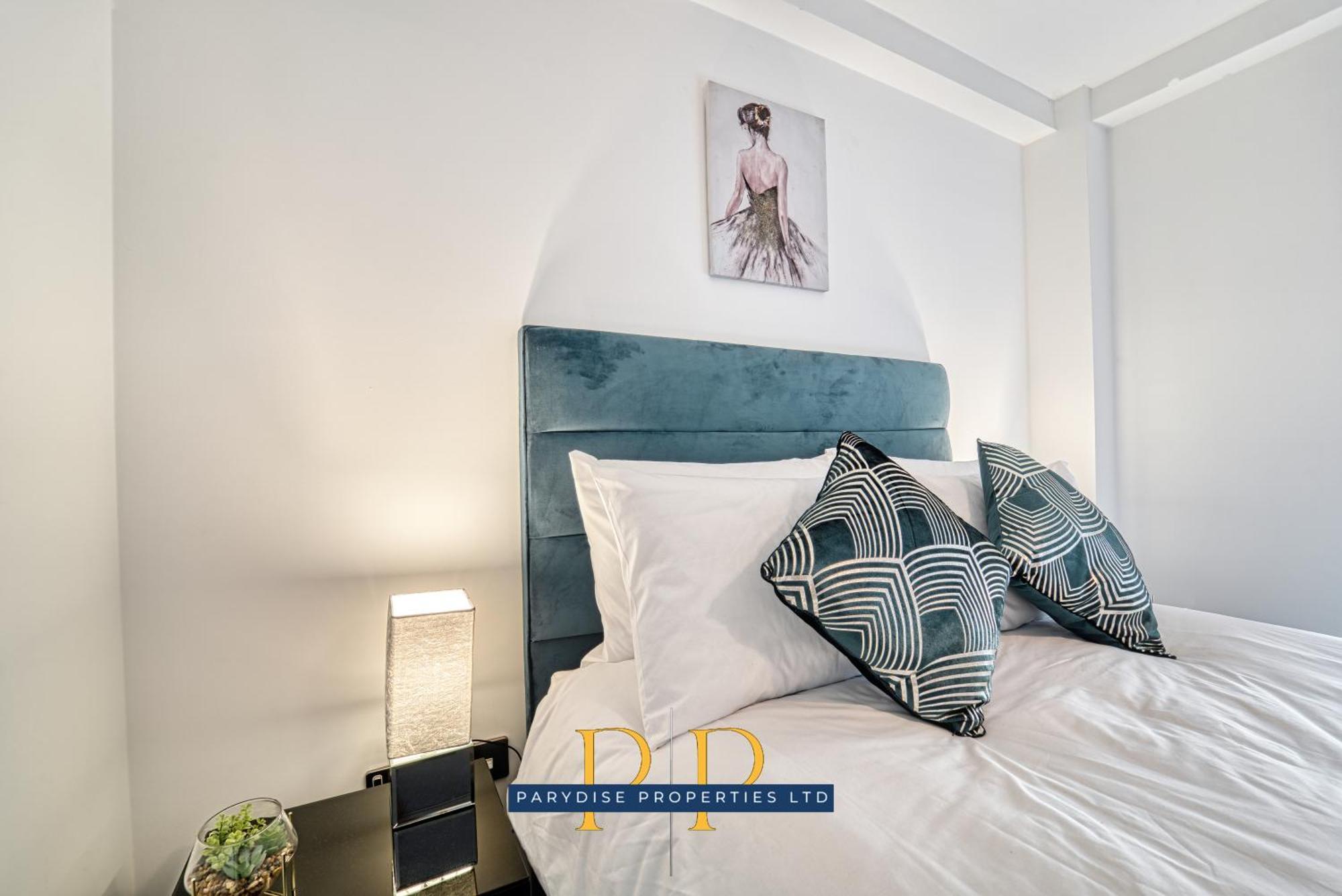 The Middlewood Plaza Suite - By Parydise Properties - Business Or Leisure Stays, Central Location, Sleeps 4, Salford 曼彻斯特 外观 照片