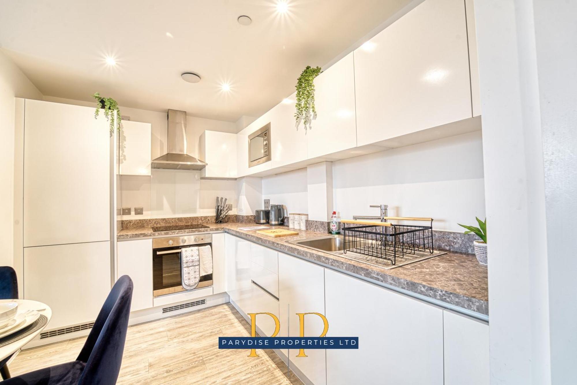 The Middlewood Plaza Suite - By Parydise Properties - Business Or Leisure Stays, Central Location, Sleeps 4, Salford 曼彻斯特 外观 照片