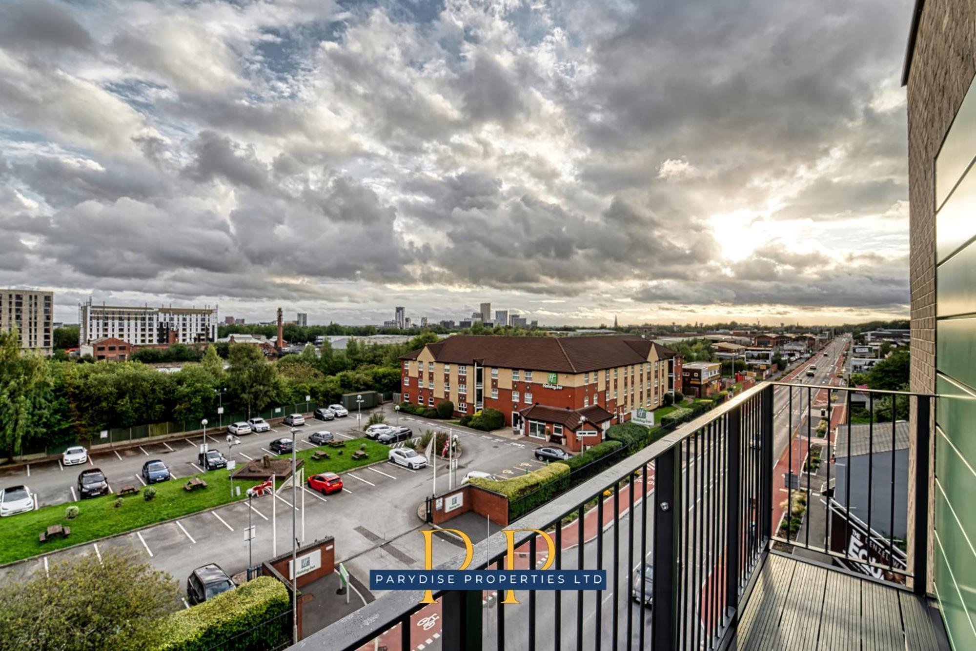 The Middlewood Plaza Suite - By Parydise Properties - Business Or Leisure Stays, Central Location, Sleeps 4, Salford 曼彻斯特 外观 照片