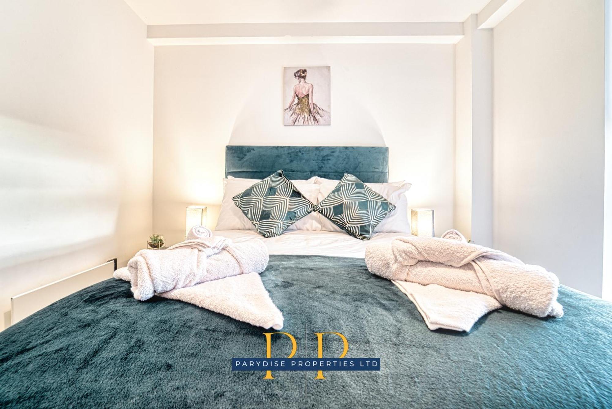 The Middlewood Plaza Suite - By Parydise Properties - Business Or Leisure Stays, Central Location, Sleeps 4, Salford 曼彻斯特 外观 照片